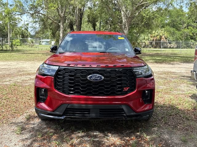 Used 2025 Ford Explorer ST AWD/4WD image 3