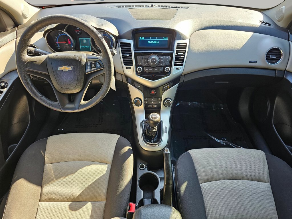 Used 2015 Chevrolet Cruze LS image 2