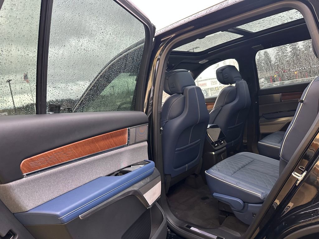 Used 2026 Cadillac Vistiq Premium Luxury image 16