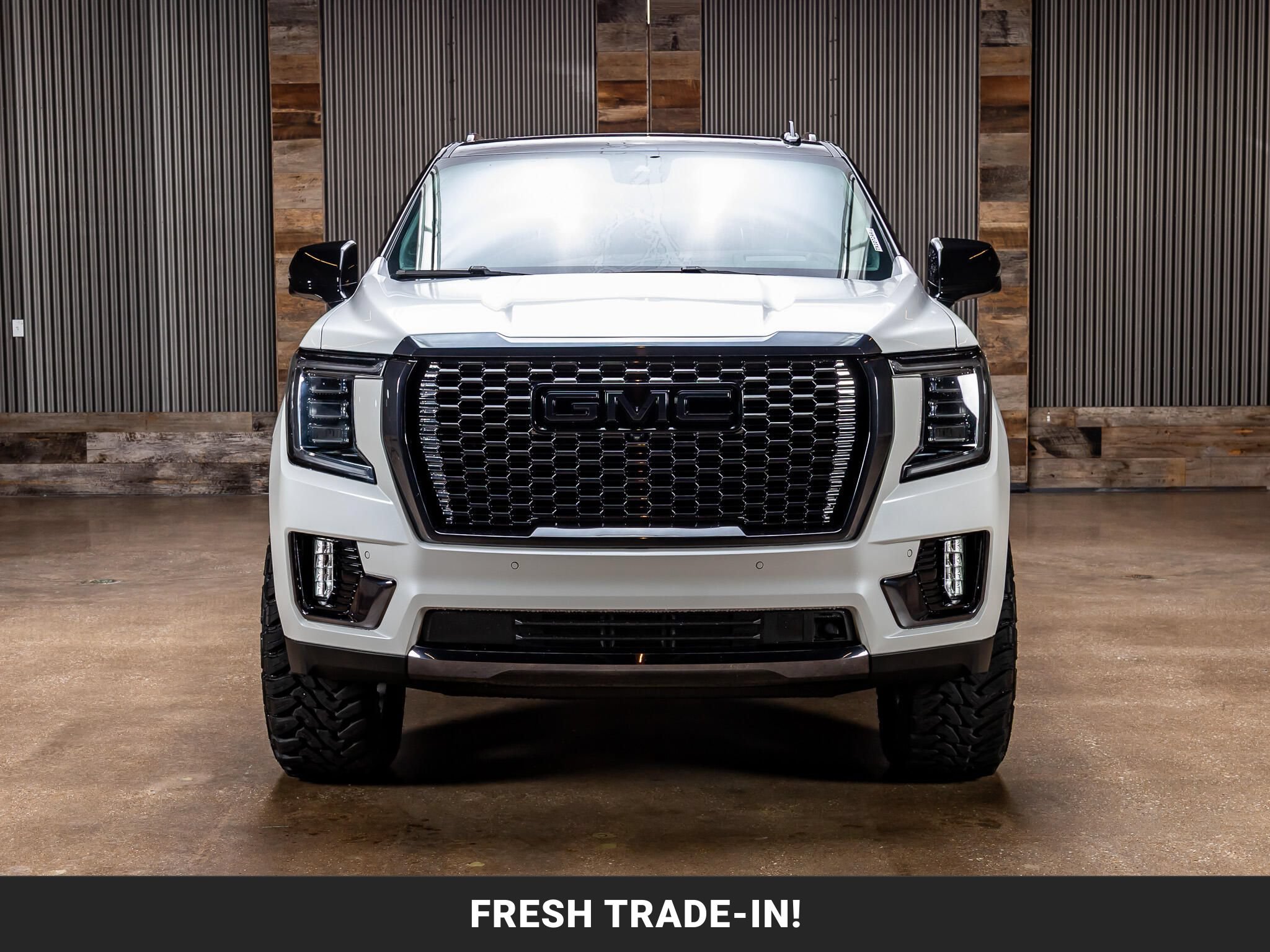 Used 2023 GMC Yukon Denali Ultimate AWD/4WD image 3