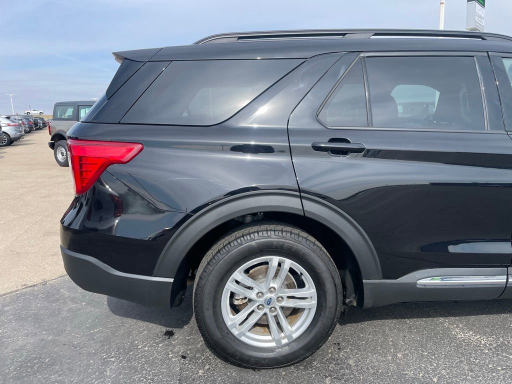 Used 2023 Ford Explorer XLT w/ Equipment Group 202A AWD/4WD image 39