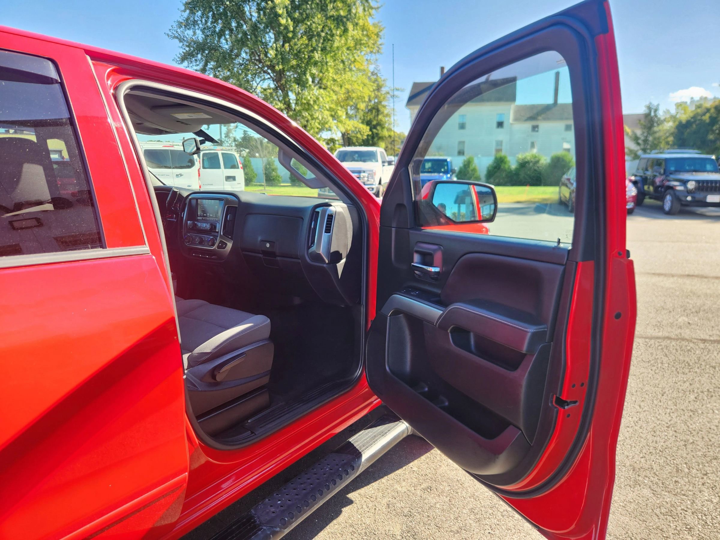 Used 2018 Chevrolet Silverado 1500 LT w/ All Star Edition image 38