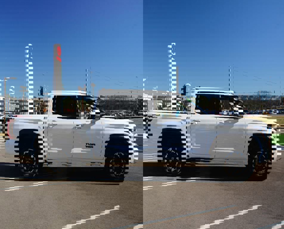 Used 2022 Toyota Tundra SR5 w/ TRD Off-Road Package image 19