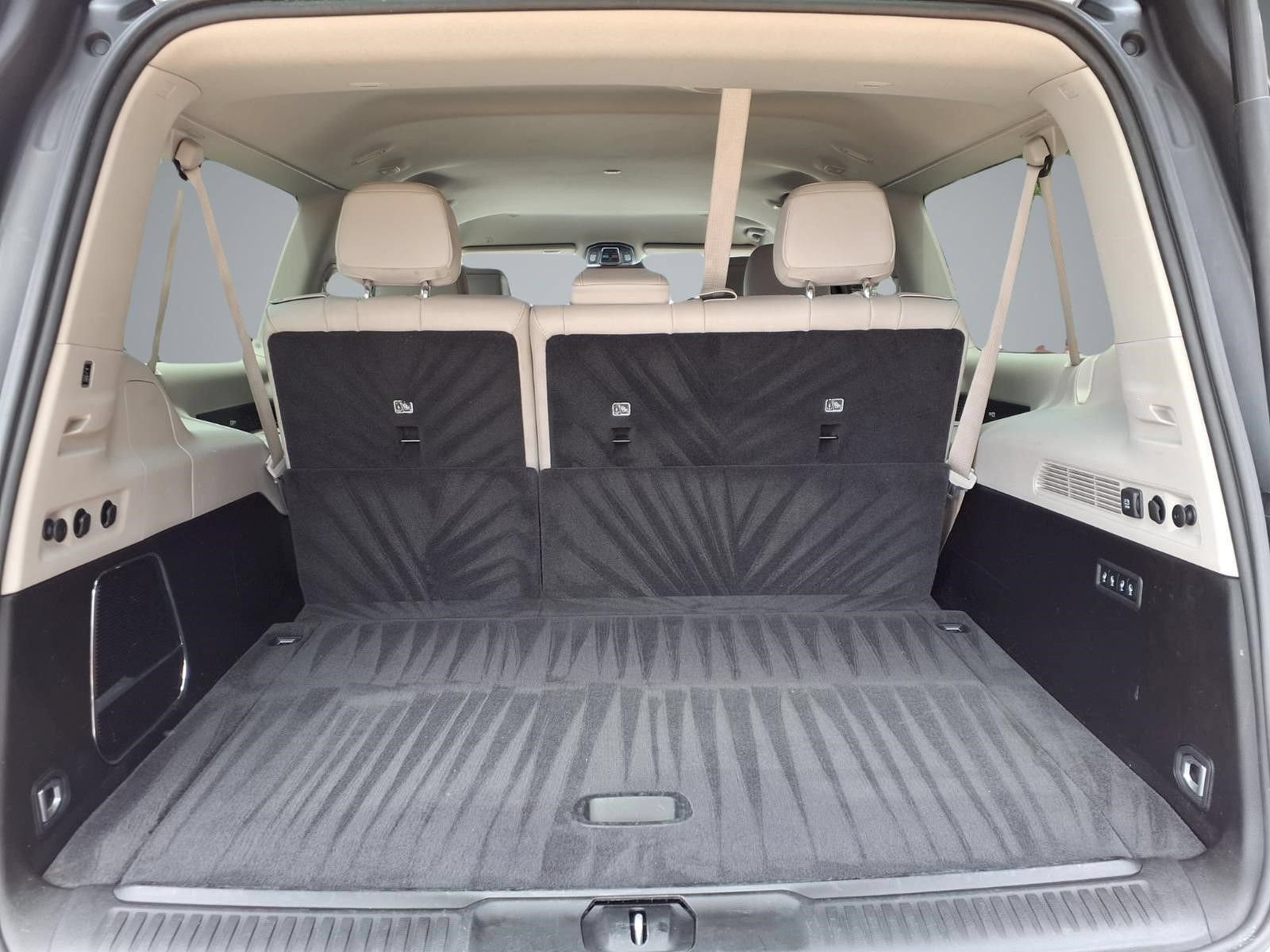 Used 2024 Jeep Wagoneer L Series II RWD image 13