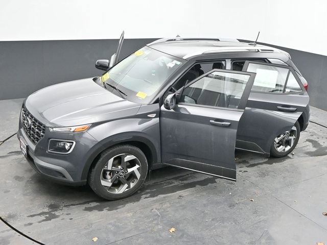 Used 2023 Hyundai Venue Limited image 42