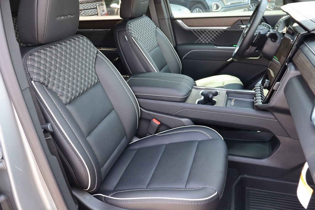 New 2025 GMC Acadia Denali w/ LPO, Floor Liner Package image 27