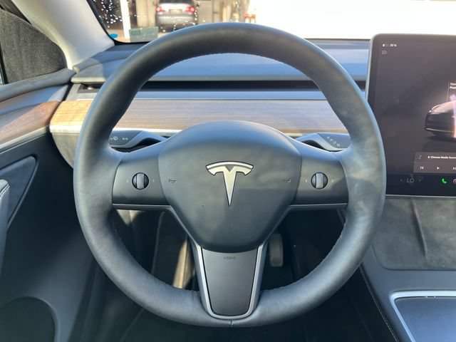 Used 2025 Tesla Model Y Long Range AWD/4WD image 18