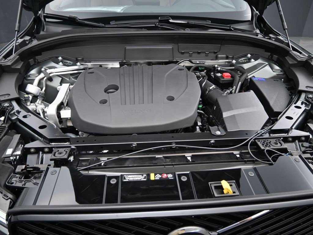 New 2026 Volvo XC60 B5 Plus w/ Climate Package image 40