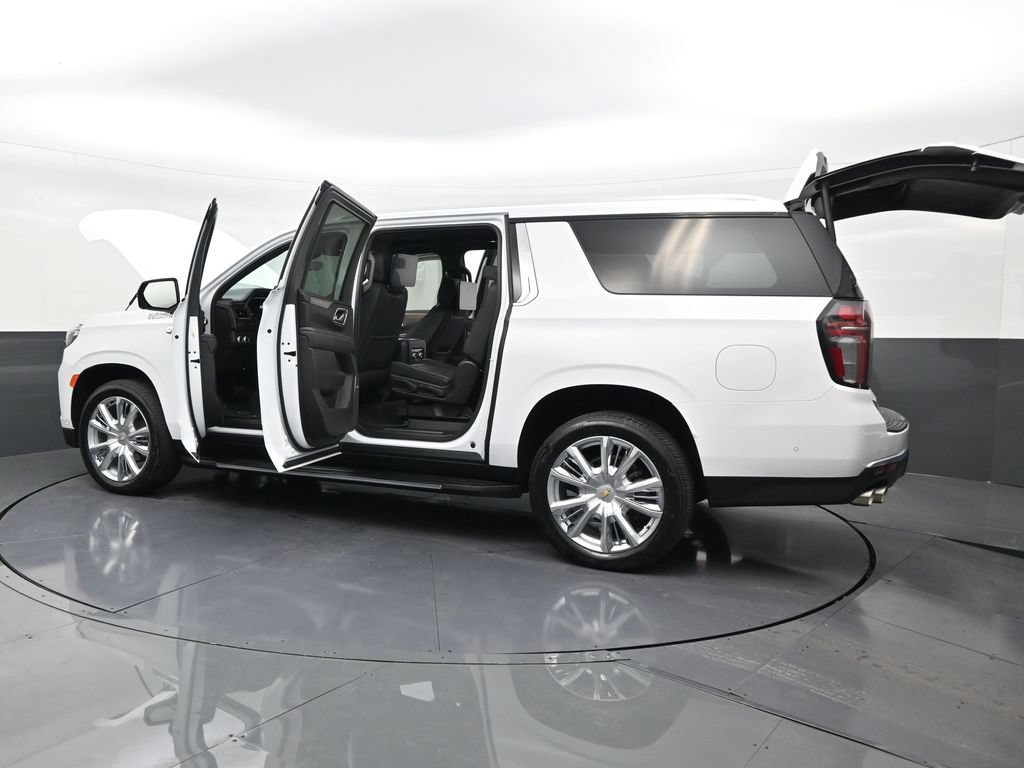 Used 2024 Chevrolet Suburban High Country w/ Advanced Technology Package RWD image 31