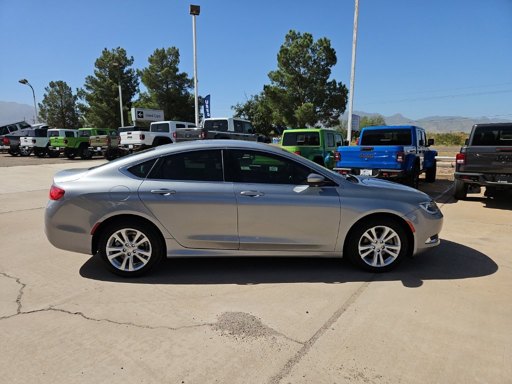 Used 2016 Chrysler 200 Limited FWD image 4
