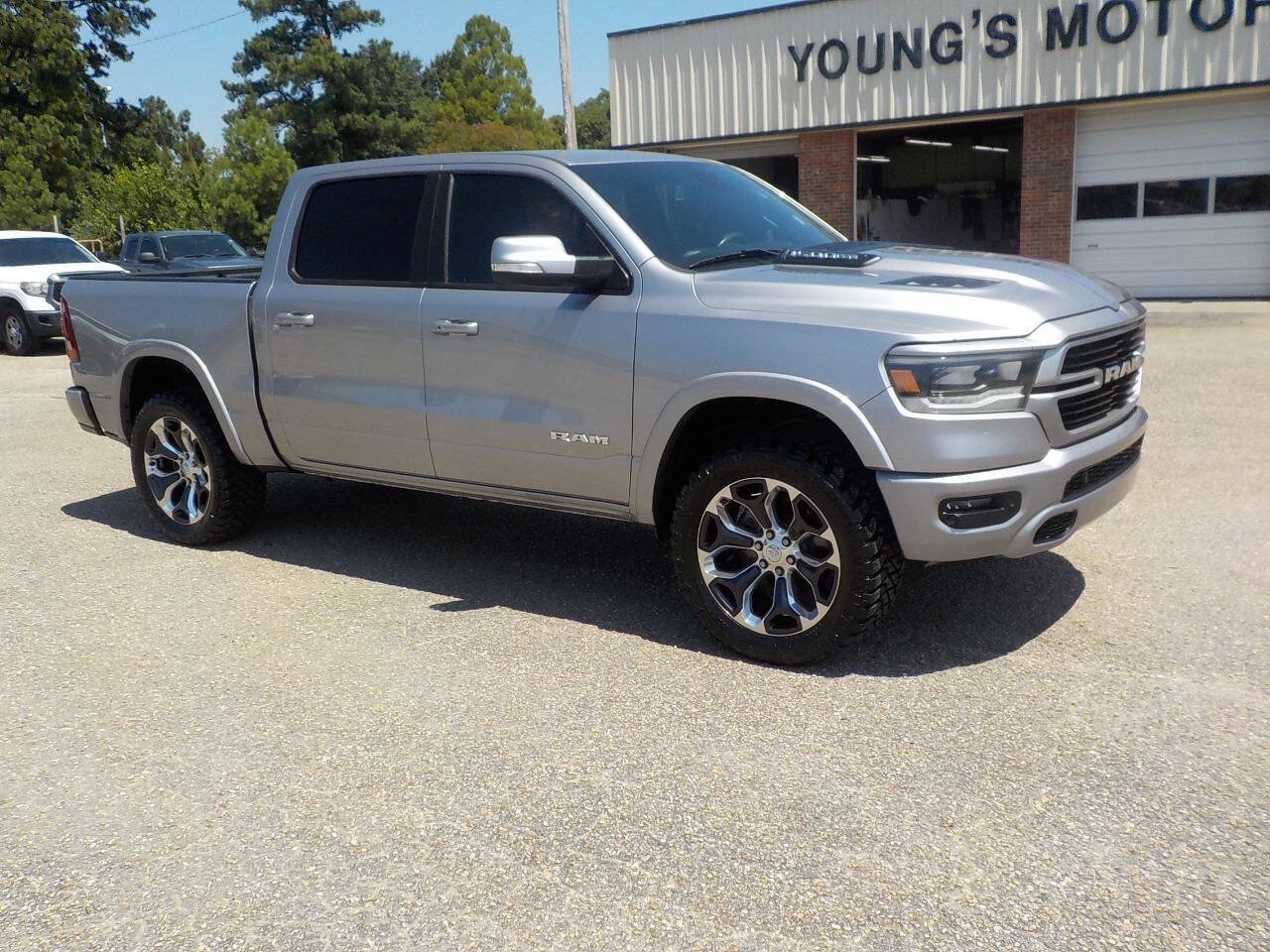 Used 2019 RAM 1500 Laramie w/ Sport Appearance Package AWD/4WD image 9