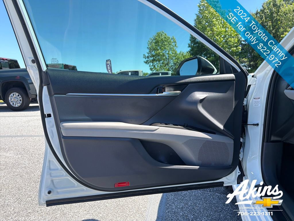 Used 2024 Toyota Camry SE FWD image 16