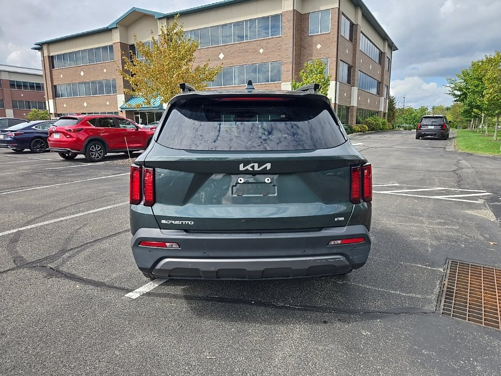 Certified 2023 Kia Sorento S w/ Panoramic Sunroof Package AWD/4WD image 2