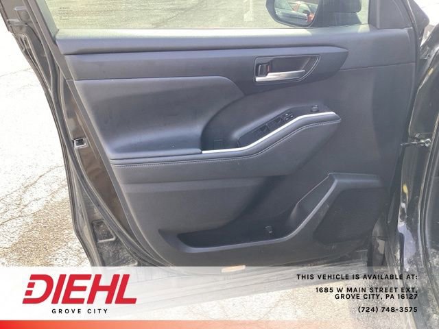 Used 2022 Toyota Highlander XLE image 15