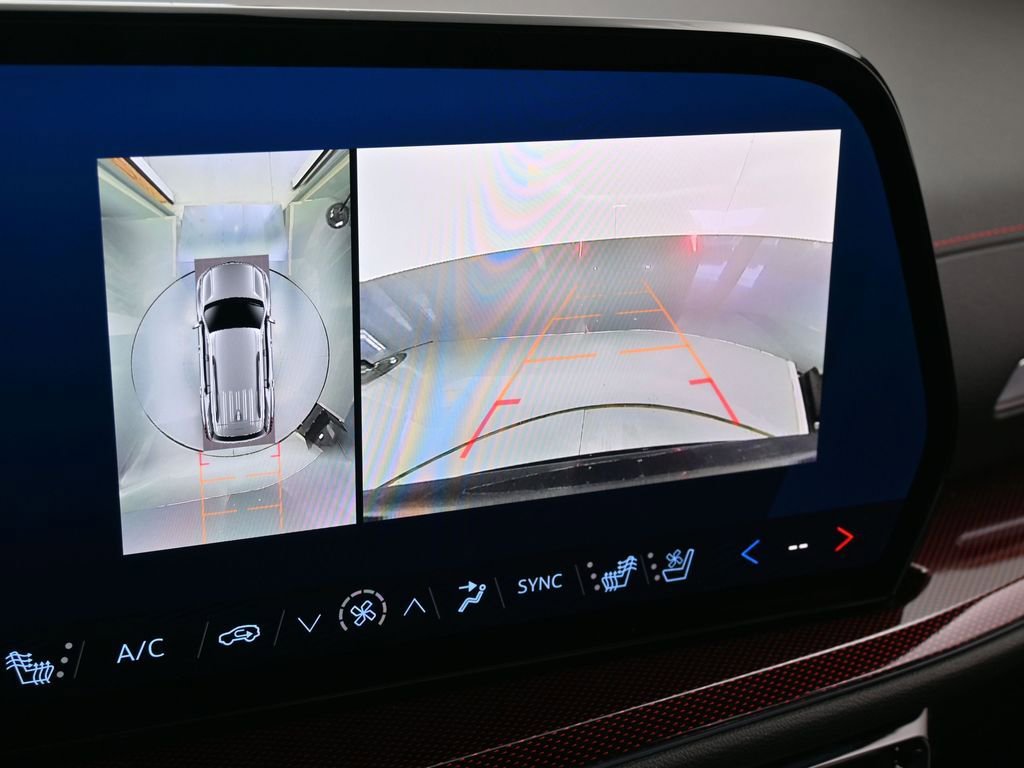 Used 2024 Chevrolet Traverse RS image 28