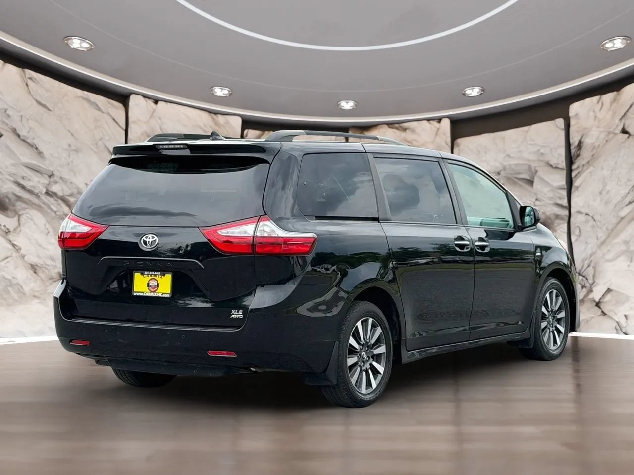 Used 2018 Toyota Sienna XLE w/ XLE Navigation Package AWD/4WD image 9