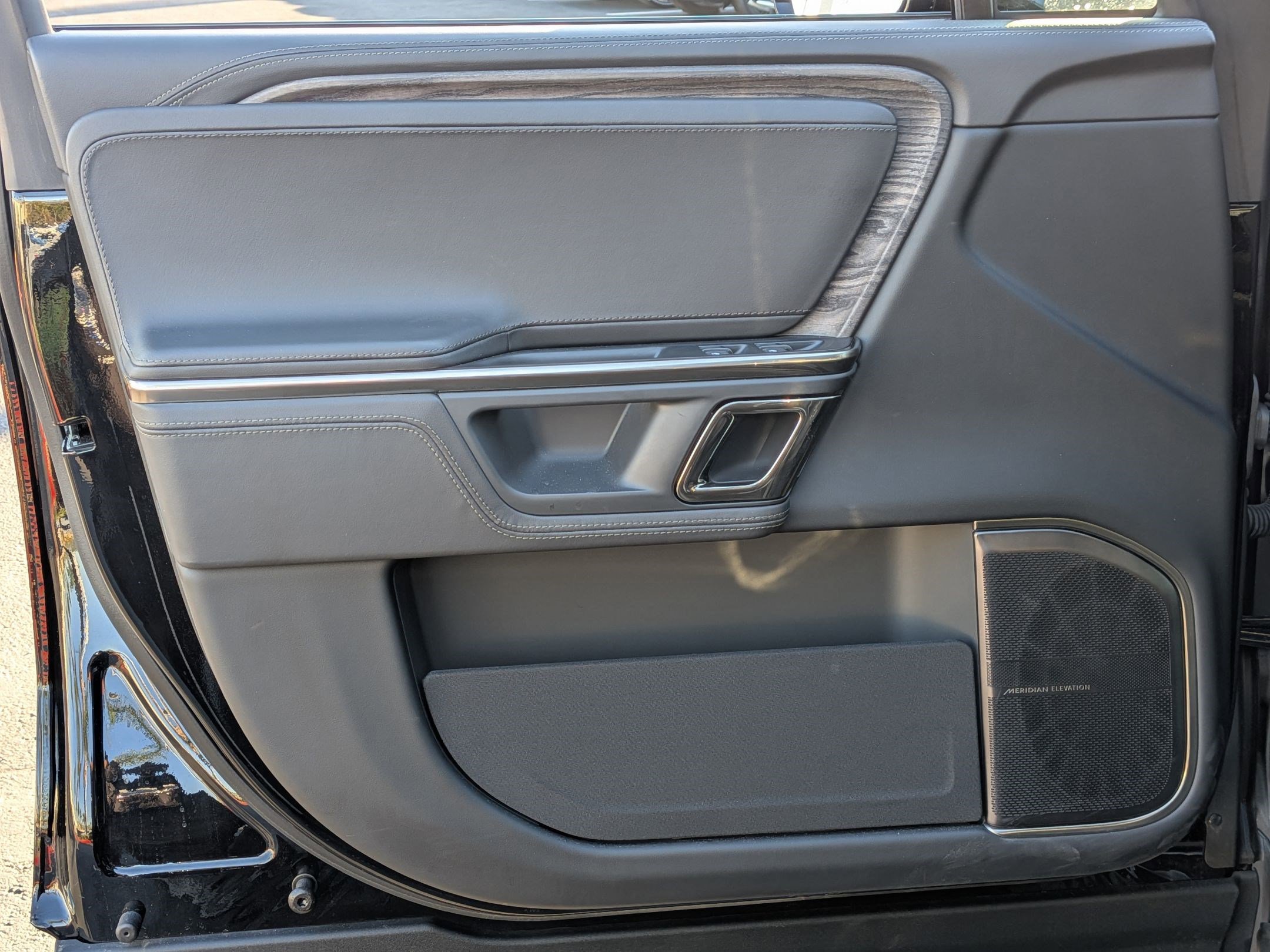 Used 2022 Rivian R1S Launch Edition image 13