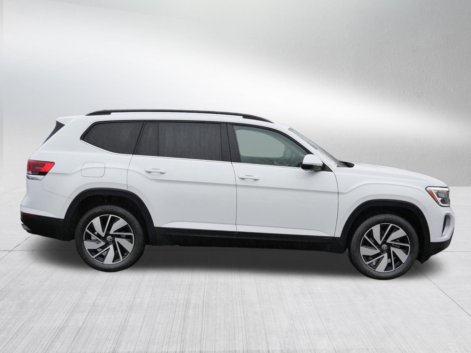 Certified 2024 Volkswagen Atlas SE image 8