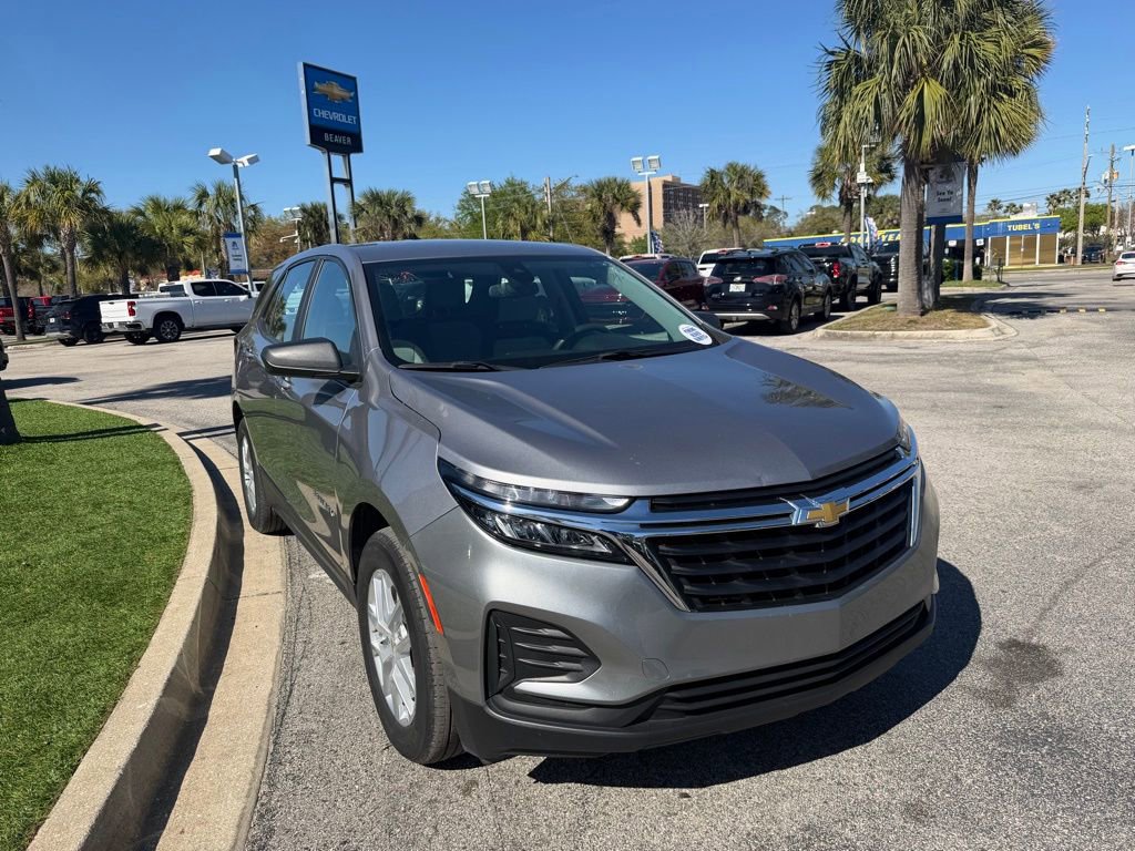 Used 2024 Chevrolet Equinox LS image 2