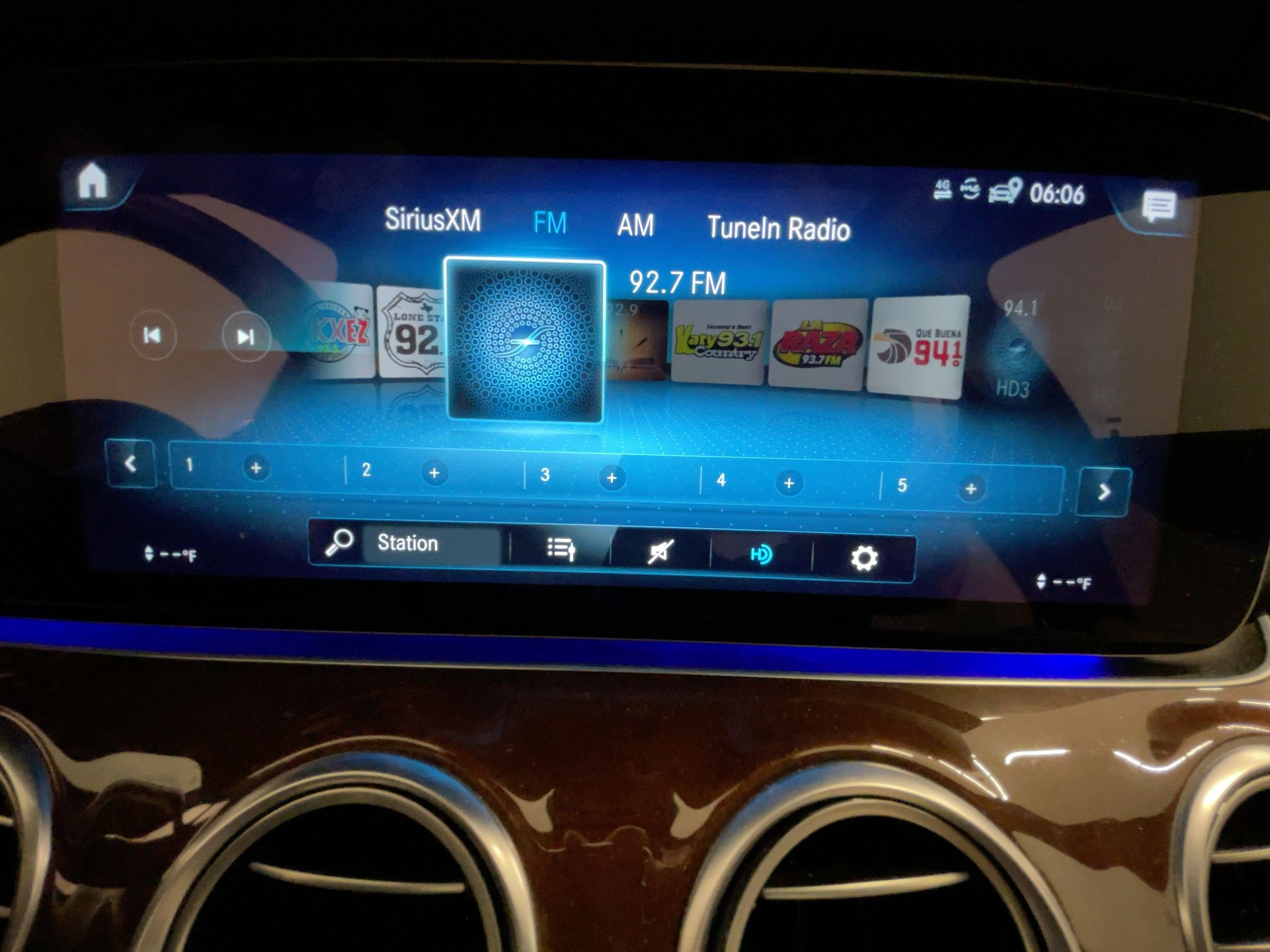 Used 2022 Mercedes-Benz E 350 Sedan image 22