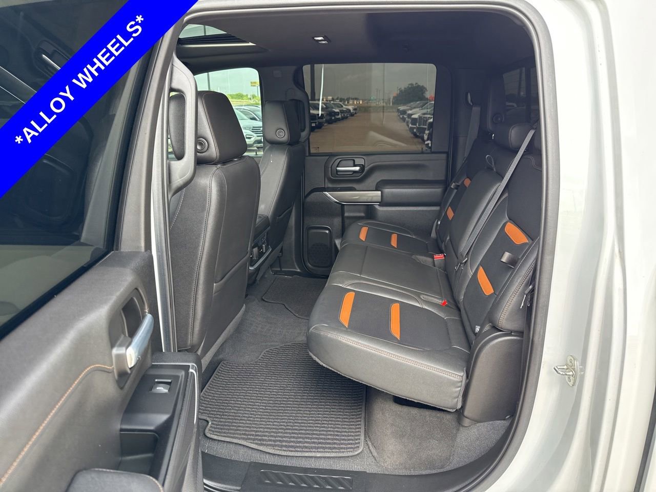 Used 2022 GMC Sierra 2500 AT4 w/ AT4 Premium Plus Package AWD/4WD image 6