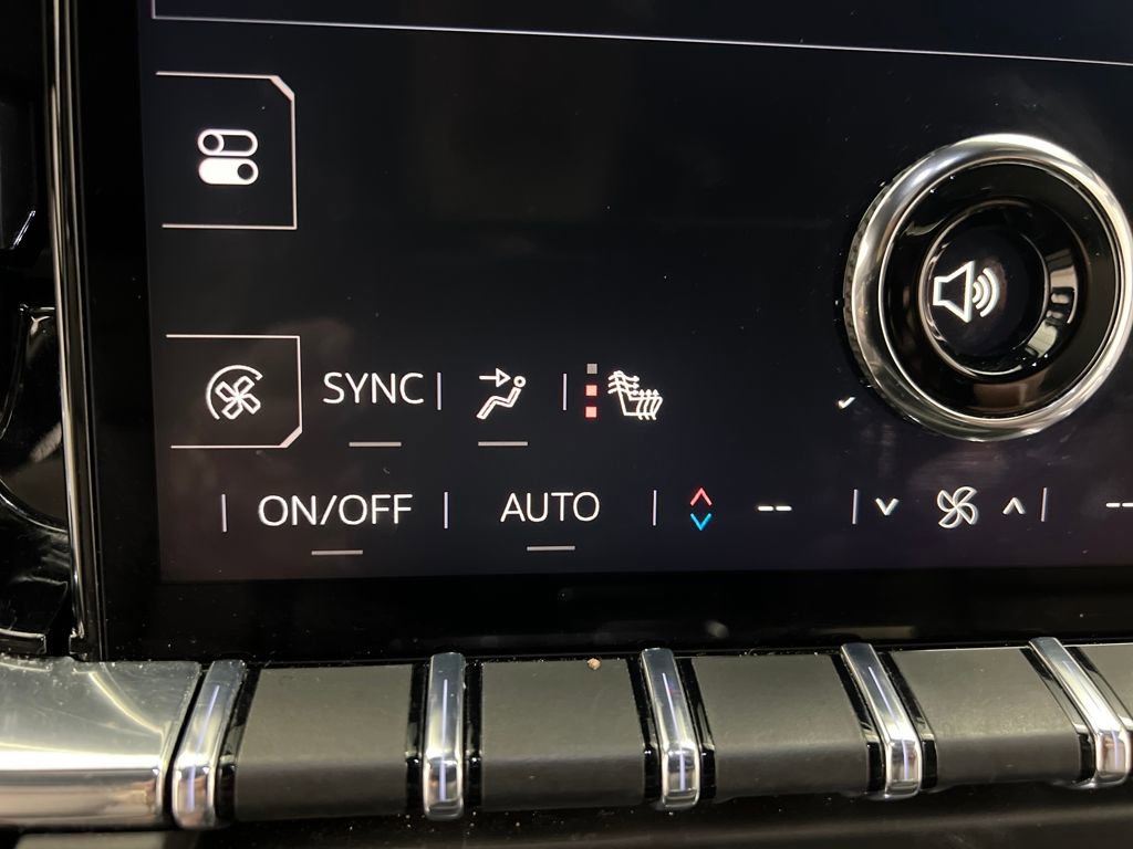 Used 2025 GMC Yukon Denali image 47