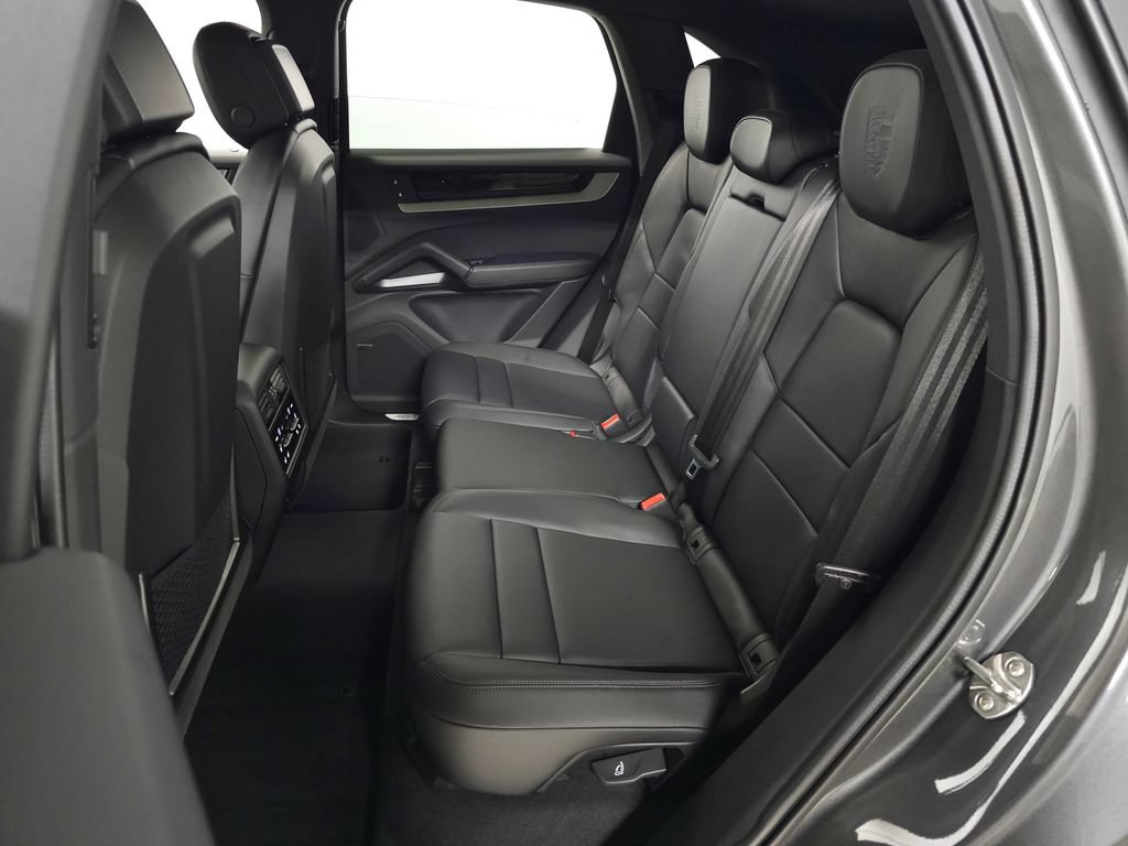 Used 2025 Porsche Cayenne E-Hybrid AWD/4WD image 43