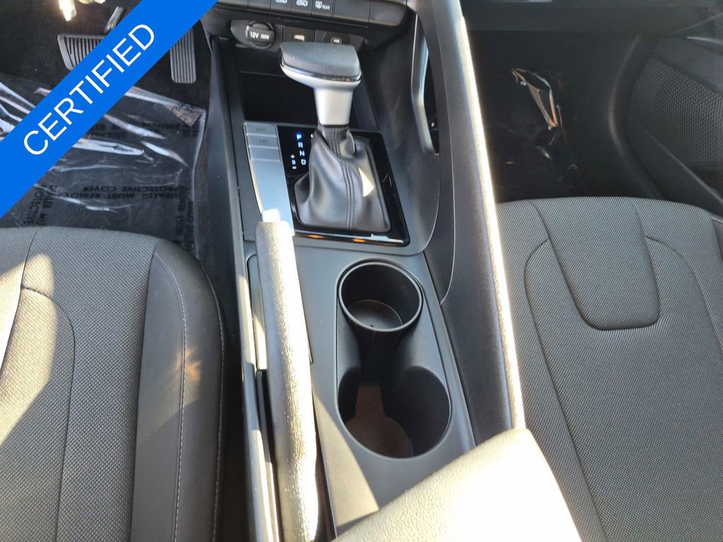 Used 2025 Hyundai Elantra SE image 19