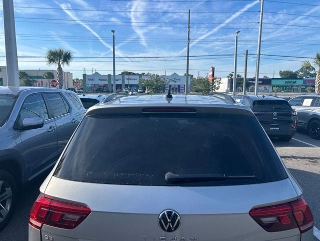 Used 2022 Volkswagen Tiguan SE R-Line FWD image 5