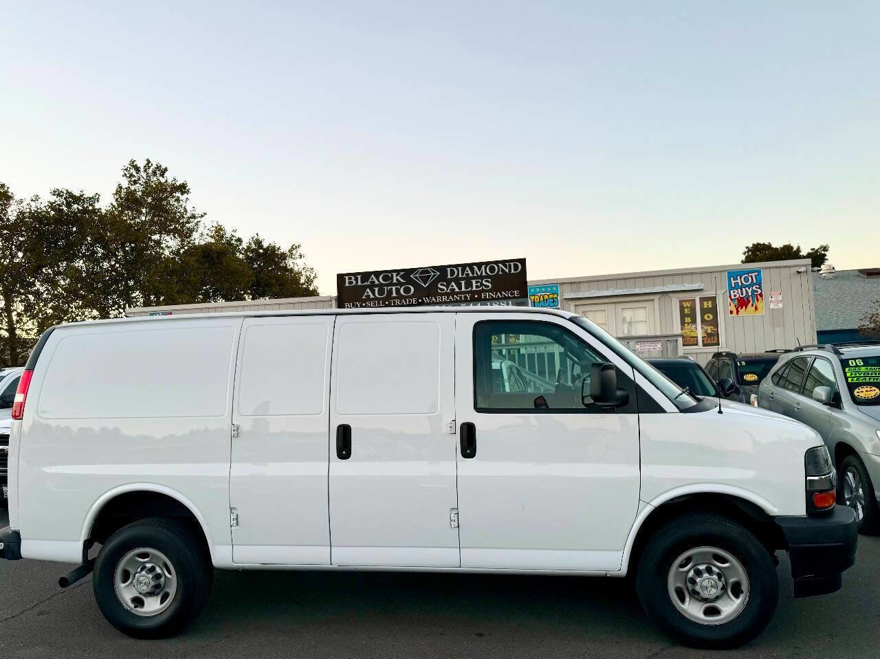Used 2022 Chevrolet Express 3500 w/ Driver Convenience Package image 11