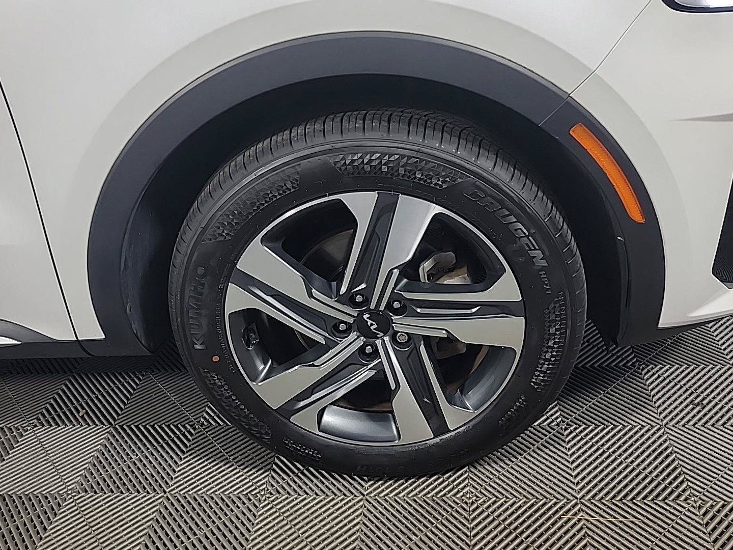 Certified 2023 Kia Sorento SX Prestige AWD/4WD image 3
