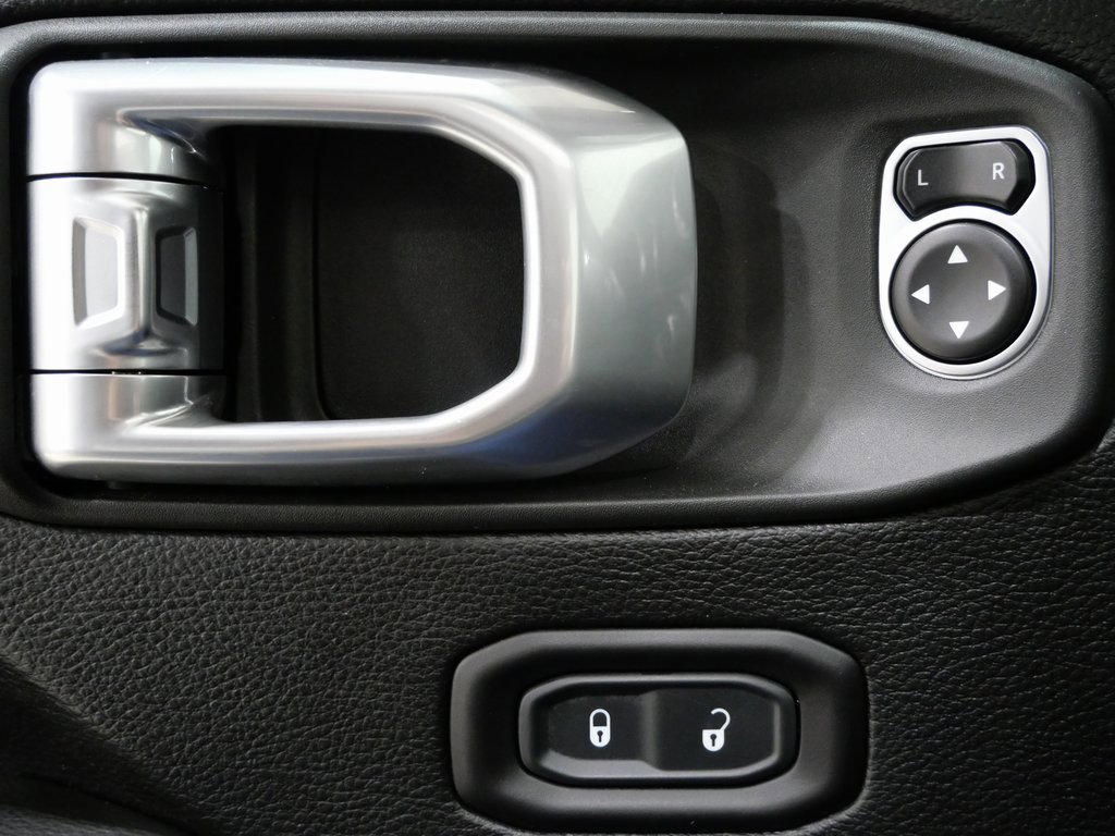 Used 2019 Jeep Wrangler Unlimited Sahara image 14