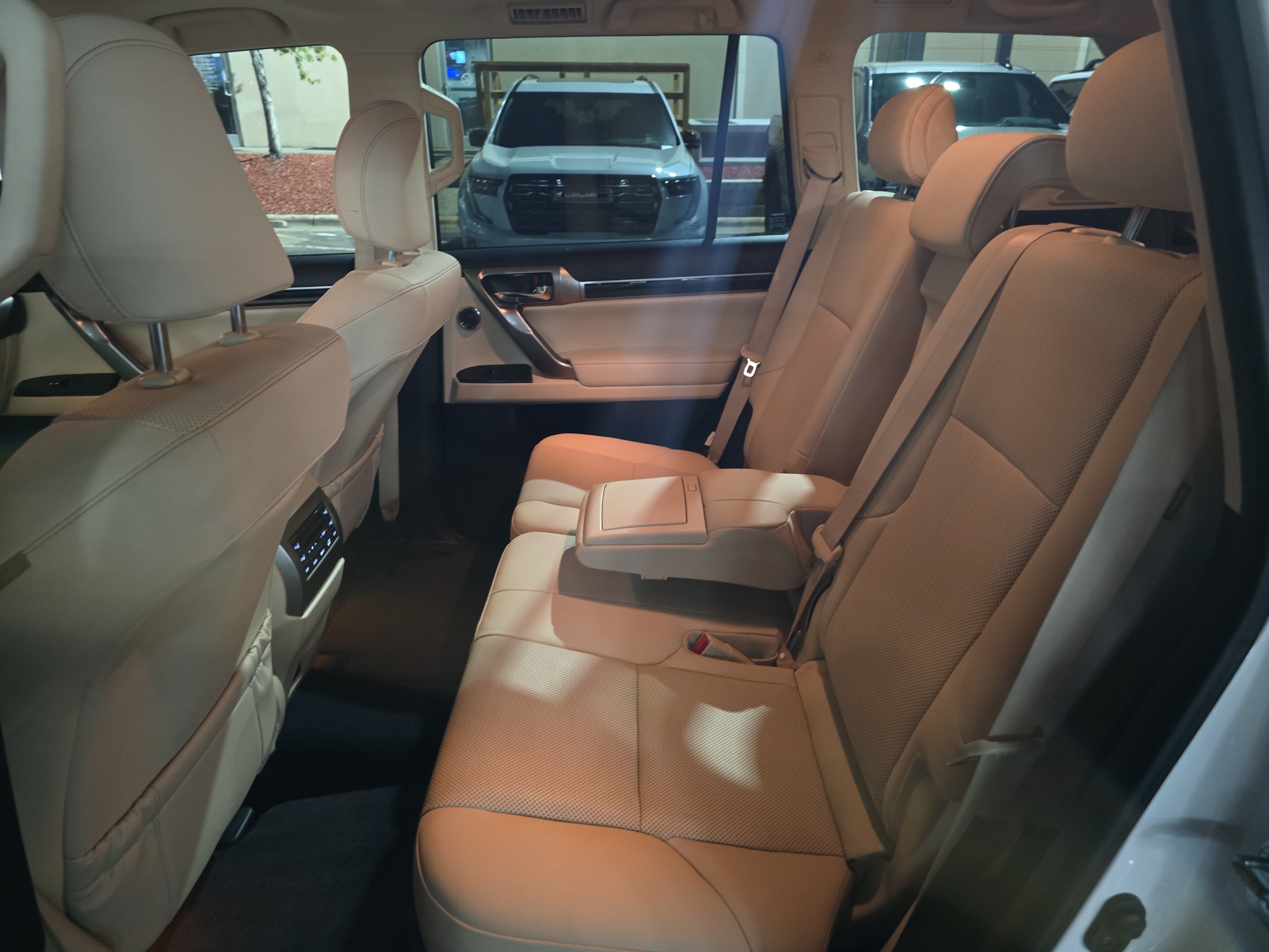 Used 2022 Lexus GX 460 Premium w/ Premium Plus Package AWD/4WD image 14