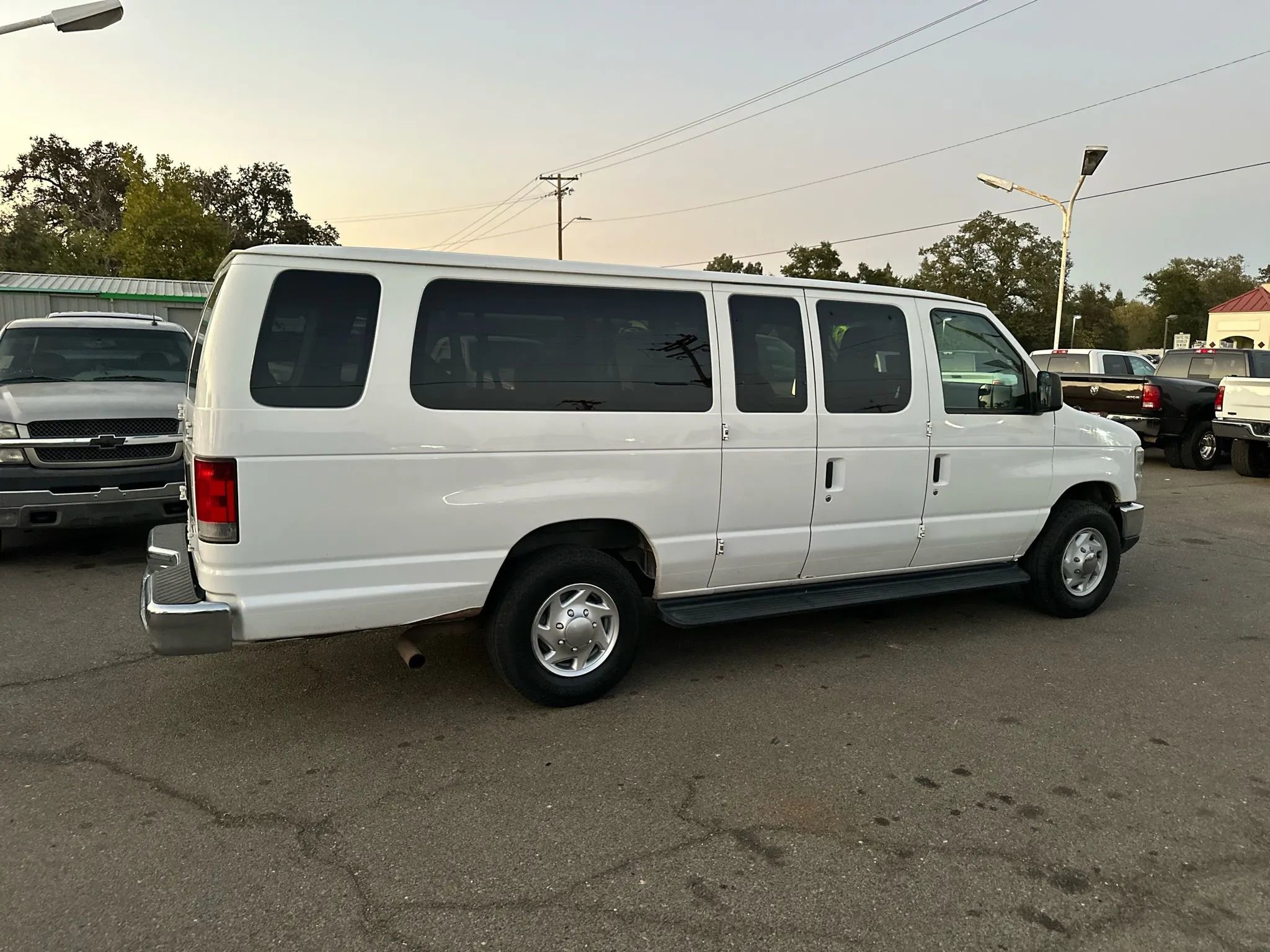 Used 2012 Ford E-350 and Econoline 350 XLT image 4
