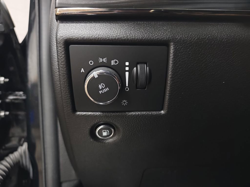 Used 2020 Jeep Grand Cherokee Limited X image 27