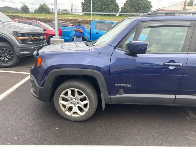 Used 2017 Jeep Renegade Latitude w/ Advanced Technology Group AWD/4WD image 27