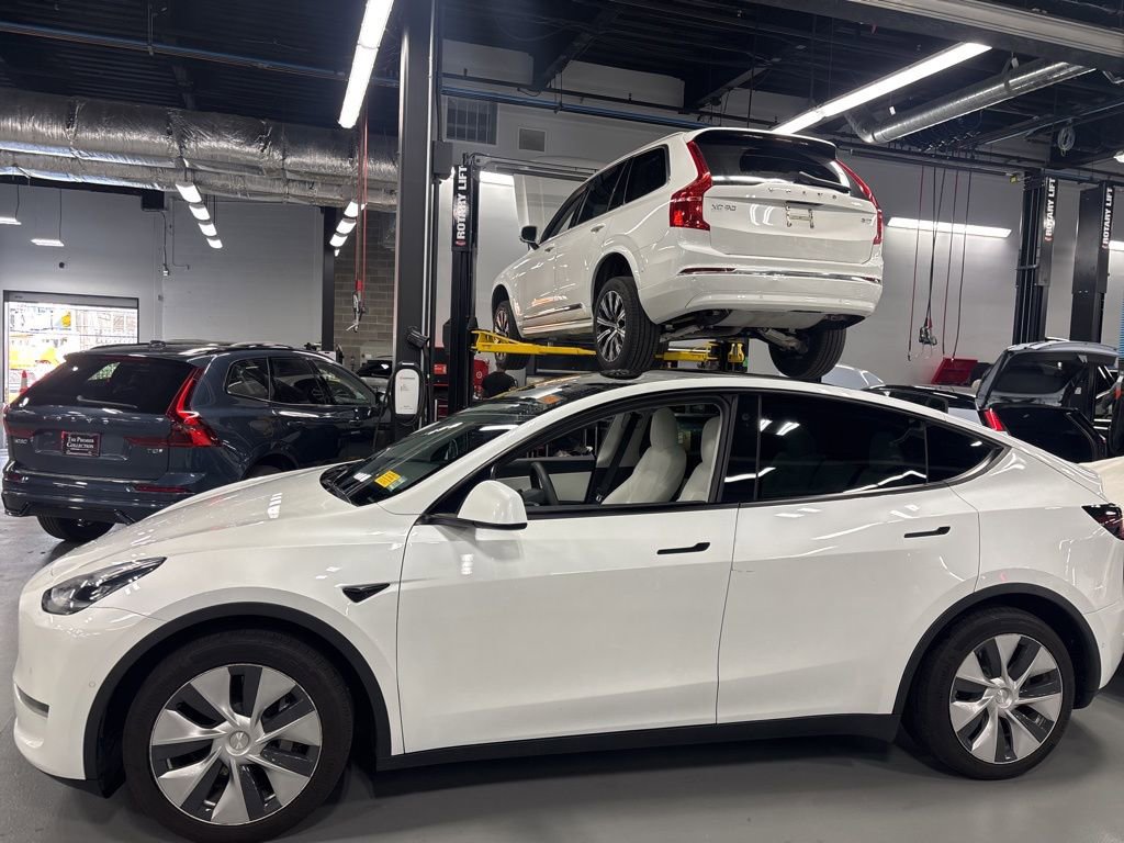 Used 2021 Tesla Model Y Long Range AWD/4WD image 2