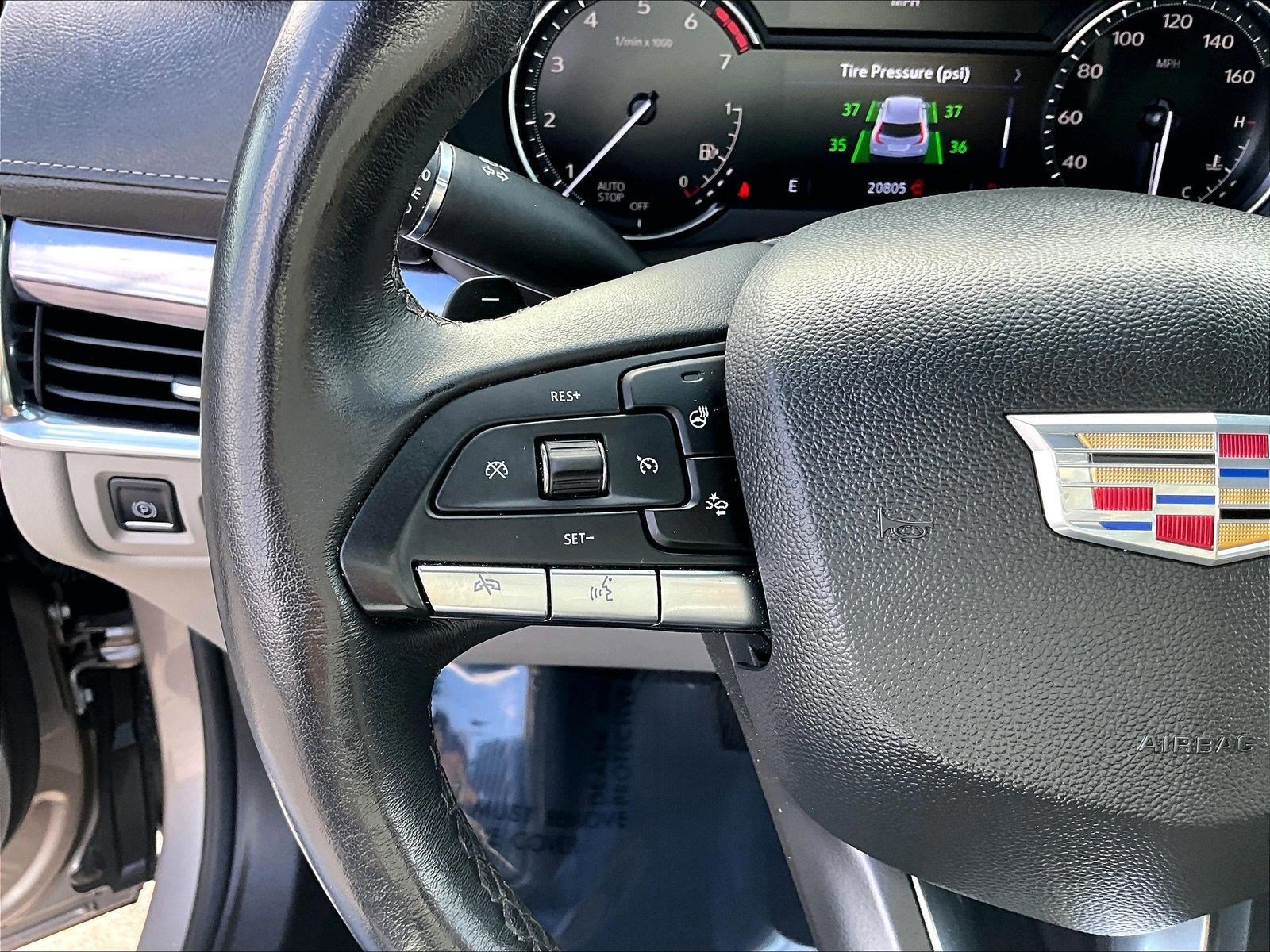 Used 2023 Cadillac XT4 Luxury w/ Cold Weather Package FWD image 19