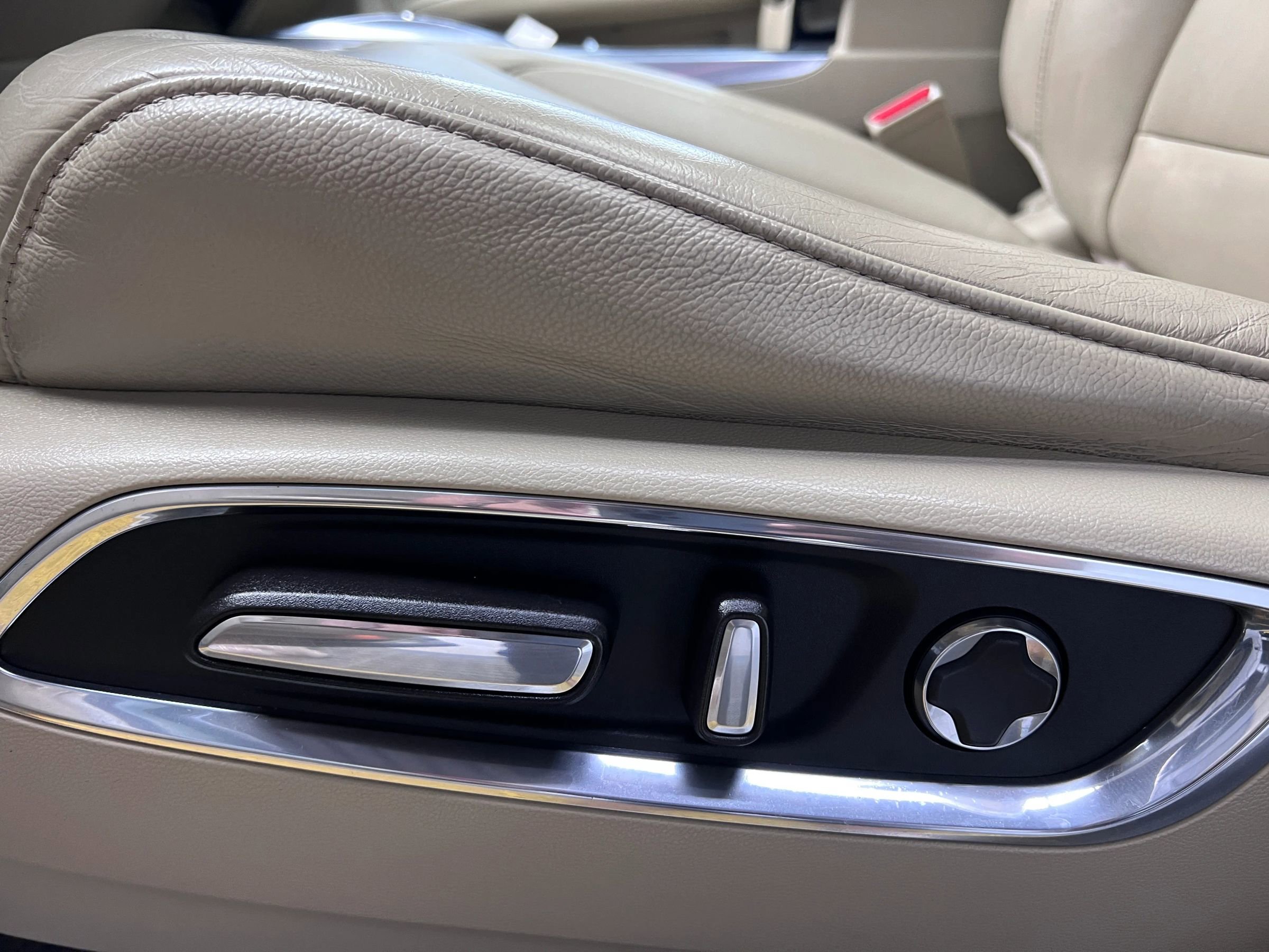 Used 2020 Acura MDX FWD image 33