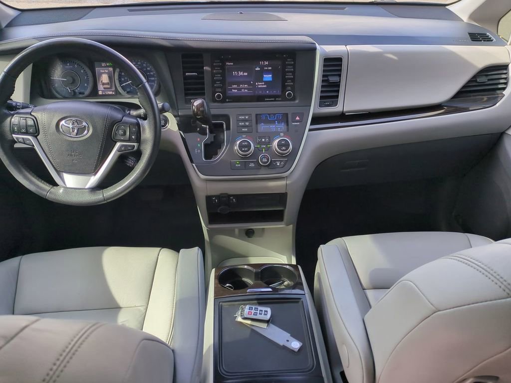 Used 2020 Toyota Sienna Limited image 14