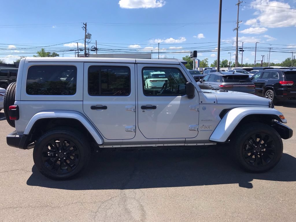 Used 2024 Jeep Wrangler Unlimited Sahara AWD/4WD image 7