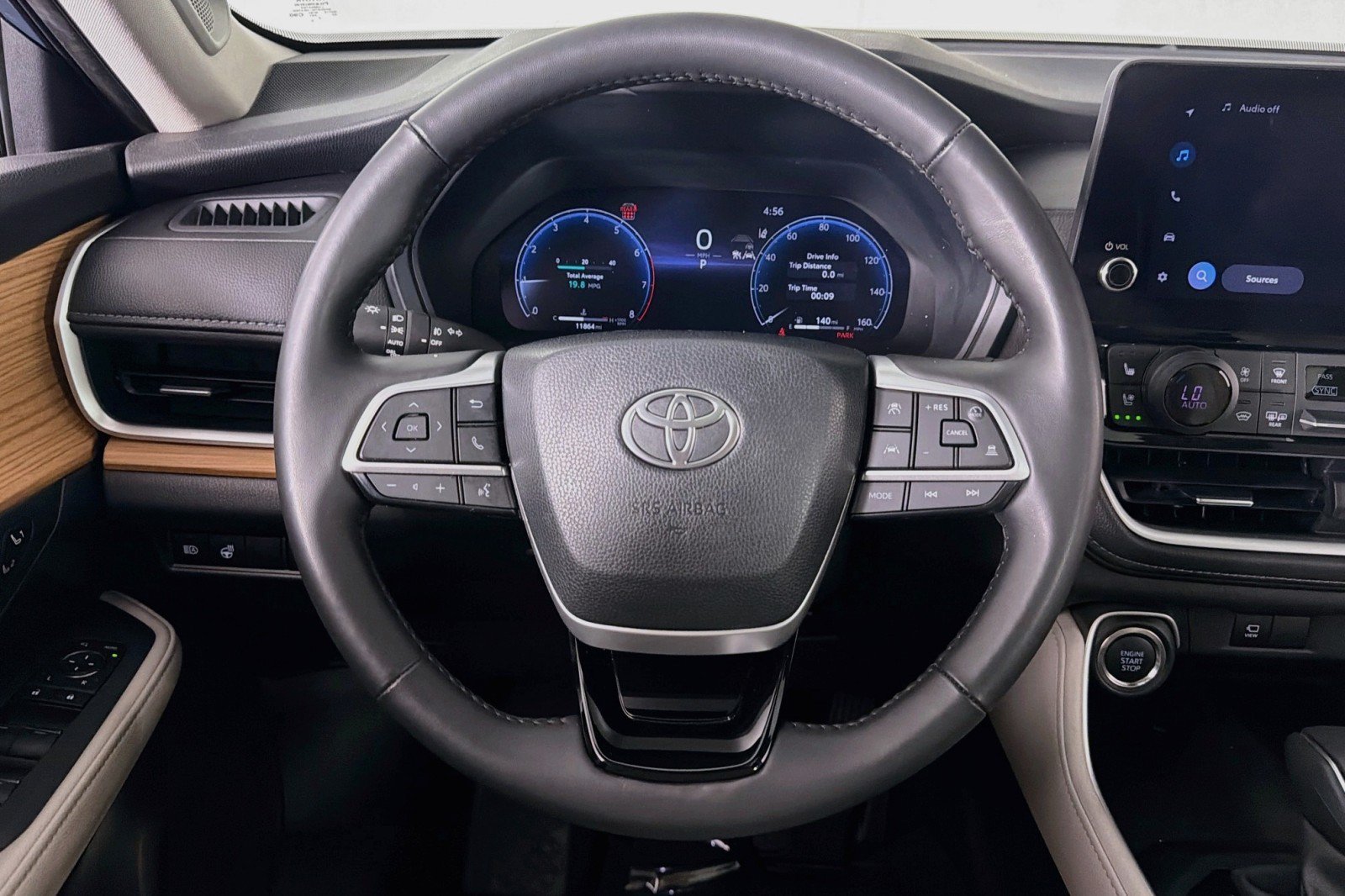 Used 2025 Toyota Grand Highlander AWD image 19