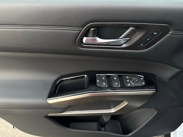 New 2025 Nissan Pathfinder Platinum w/ Cargo Package image 20