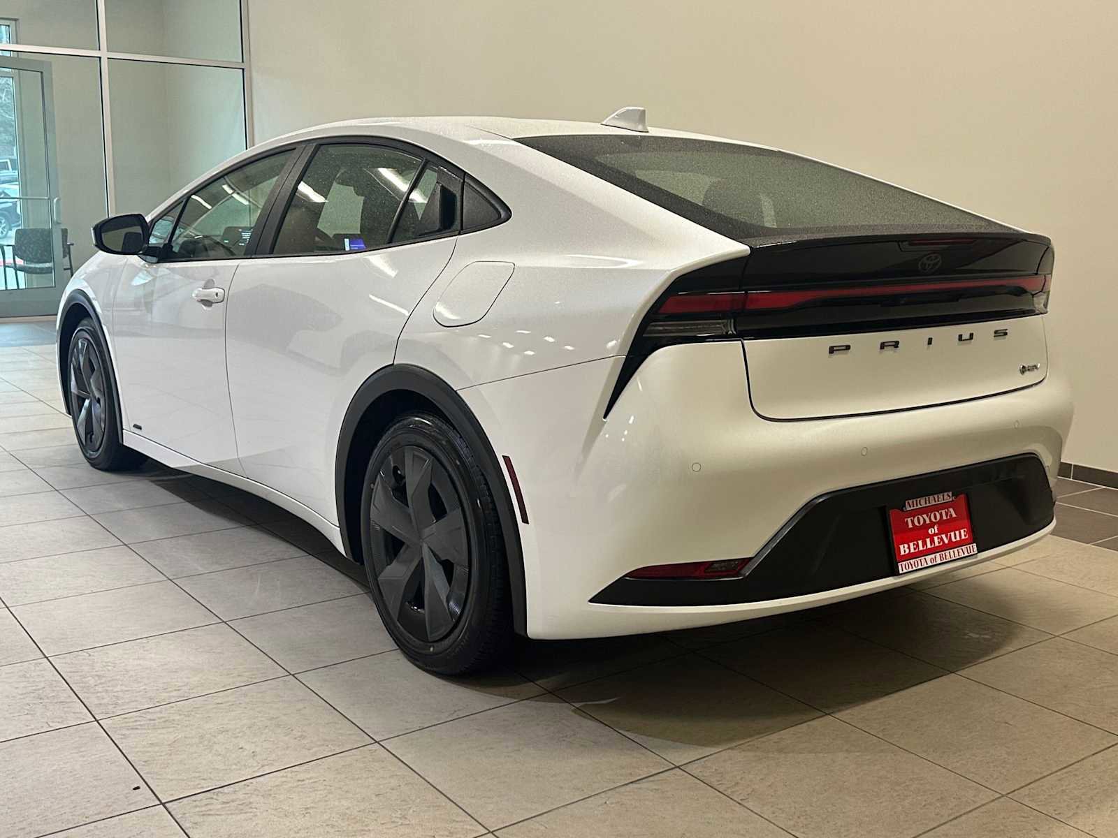 Used 2024 Toyota Prius LE image 4