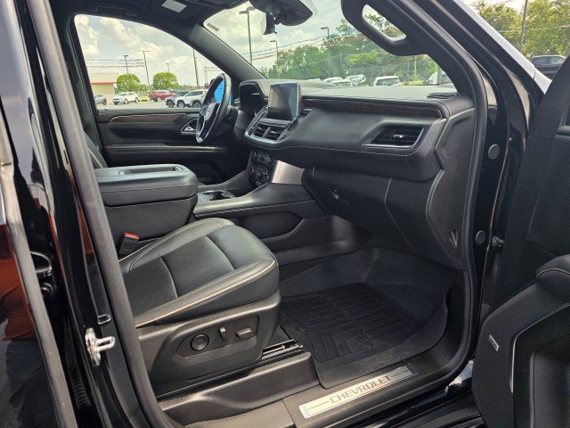 Used 2024 Chevrolet Suburban Premier AWD/4WD image 23