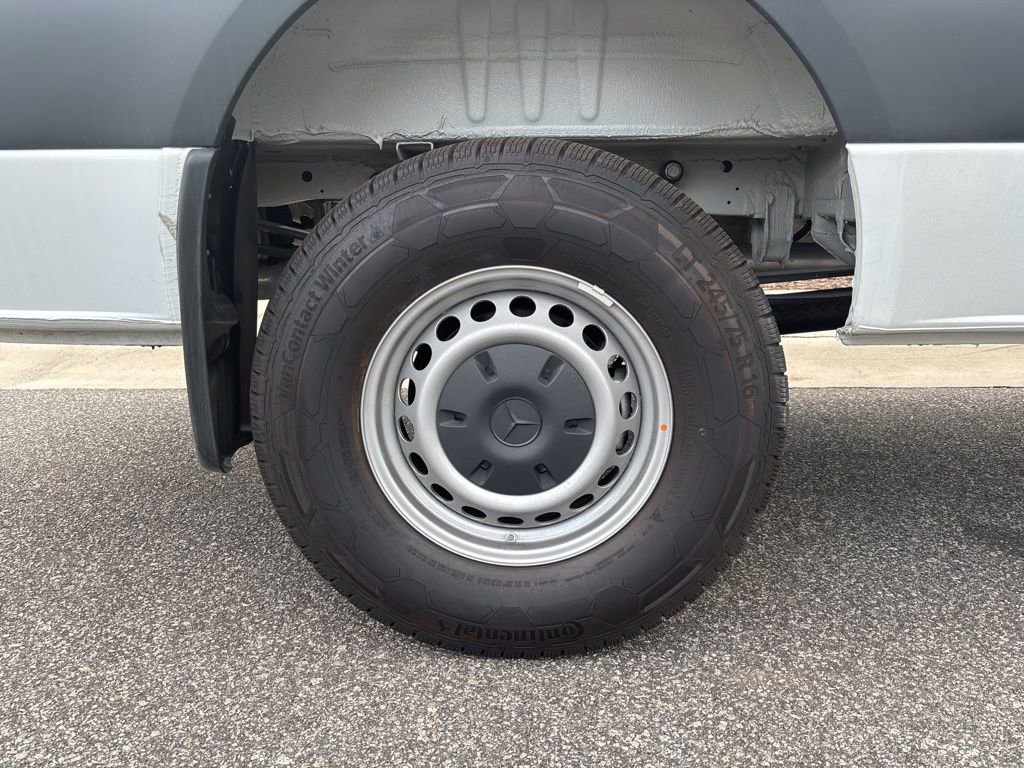 Used 2024 Mercedes-Benz Sprinter 2500 image 10