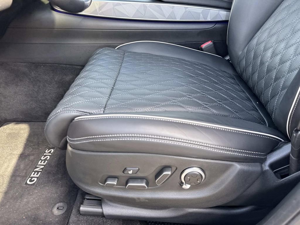 Used 2025 Genesis GV70 3.5T Sport w/ Sport Advanced Package image 21