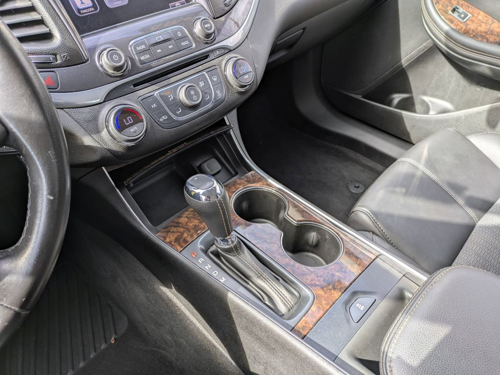 Used 2014 Chevrolet Impala LT w/ Convenience Package image 21