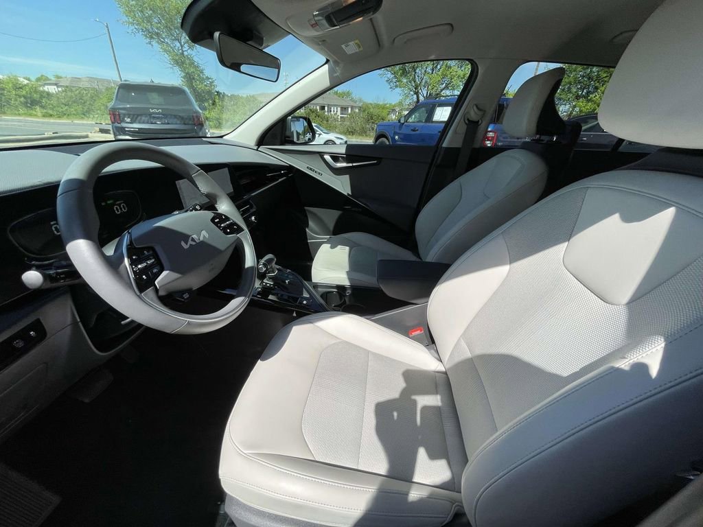 Used 2025 Kia Niro EX image 28