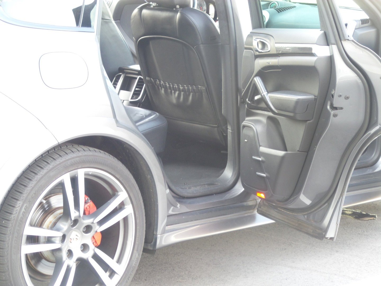 Used 2013 Porsche Cayenne GTS image 86